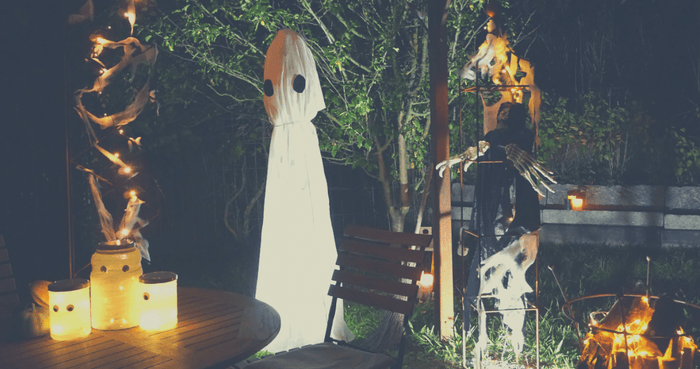 DIY spooky Halloween decorations for the garden