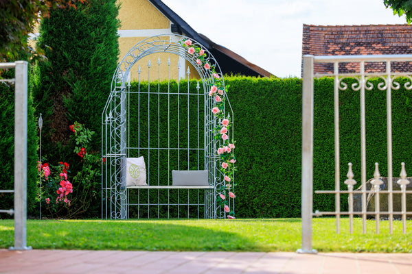 Choosing the colour of your rose arch: white, black, grey or green – which colour suits your garden style?