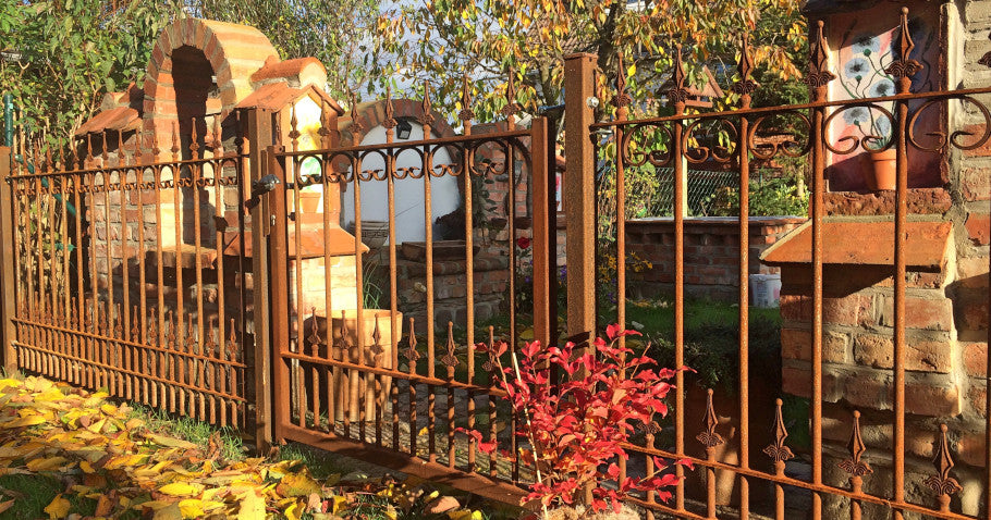 Rusty garden decorations - rustic autumn decoration